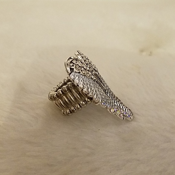 Fashion Angel Wings Ring - LIQUIDATION SALE!!! - Picture 2 of 5